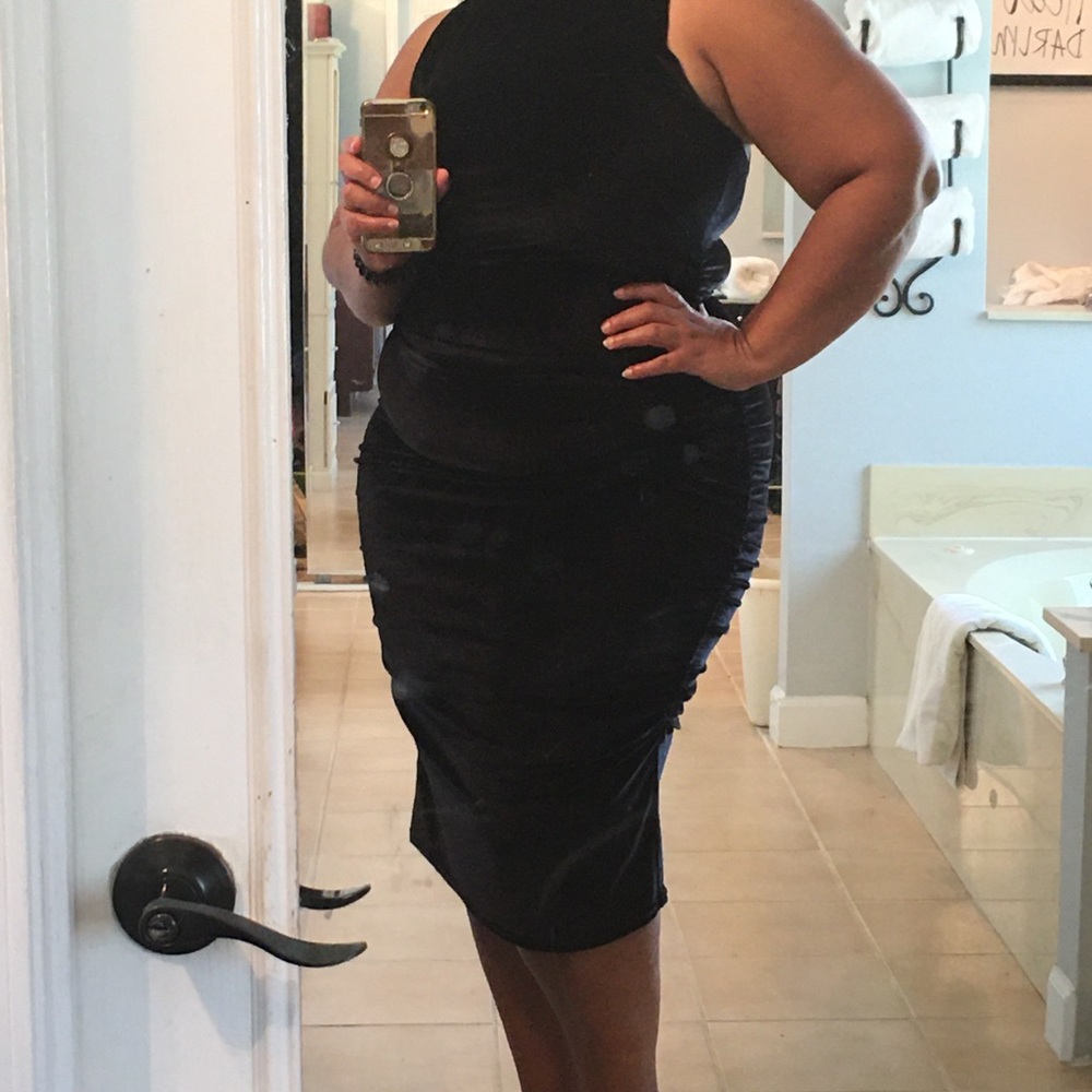 Black stretchy bodycon dress